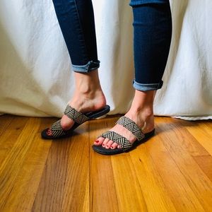 UNIVERSAL THREAD woven slip on sandals